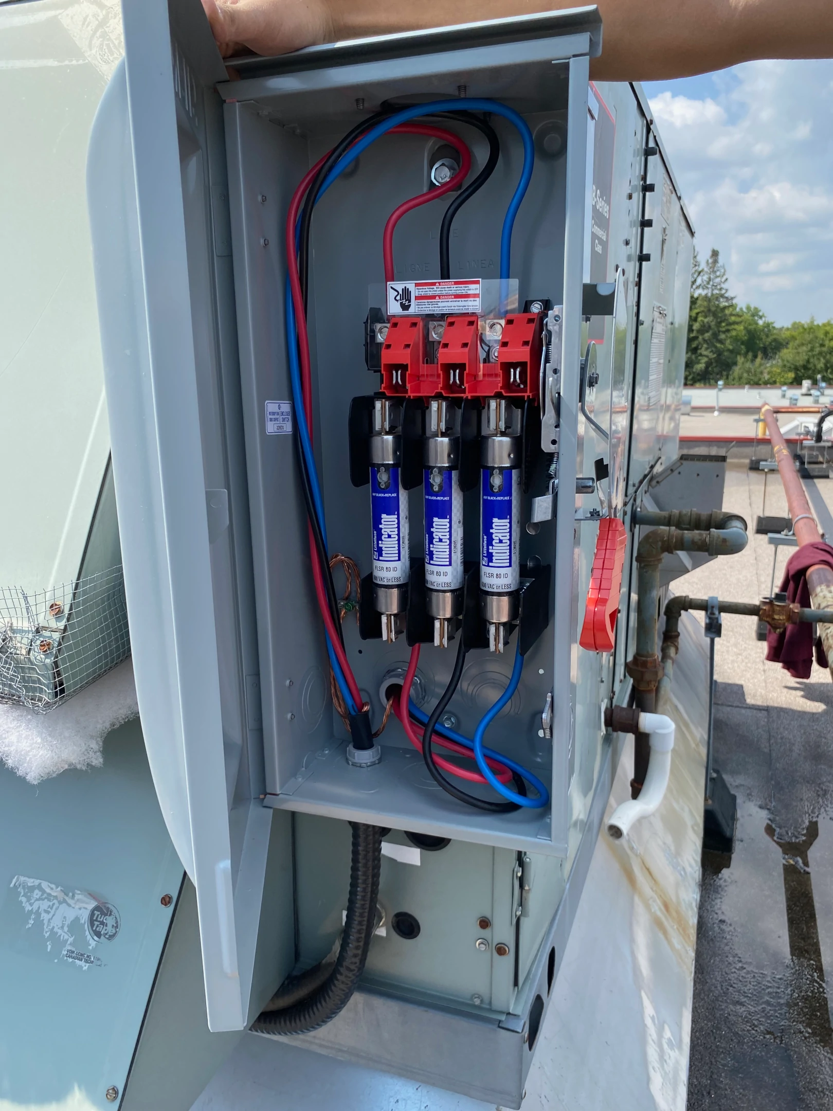 Commercial Rooftop Unit HVAC Three Phase Fused Disconnect Teck Cable Wire Feeder RTU Electrical Connection LiORA Electric Manitoba Electrical Contractor